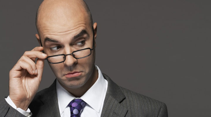 اهمیت ندادن به فکر دیگران؛ چرا و چگونه؟ 1 فاصله گرفتن از افراد قضاوتگر