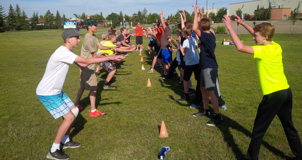 بازی الف‌ها، جادوگران و غول‌ها بچه ها در زمین بازی