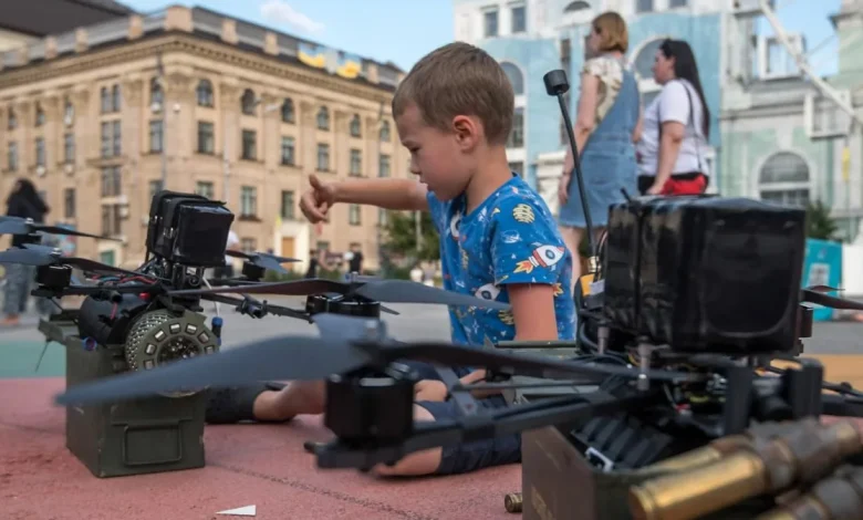 لیتوانی نحوه ساخت و کار با پهپاد را به کودکان آموزش میدهد_اسپایدر 1 Lithuania drone.jpg.webp