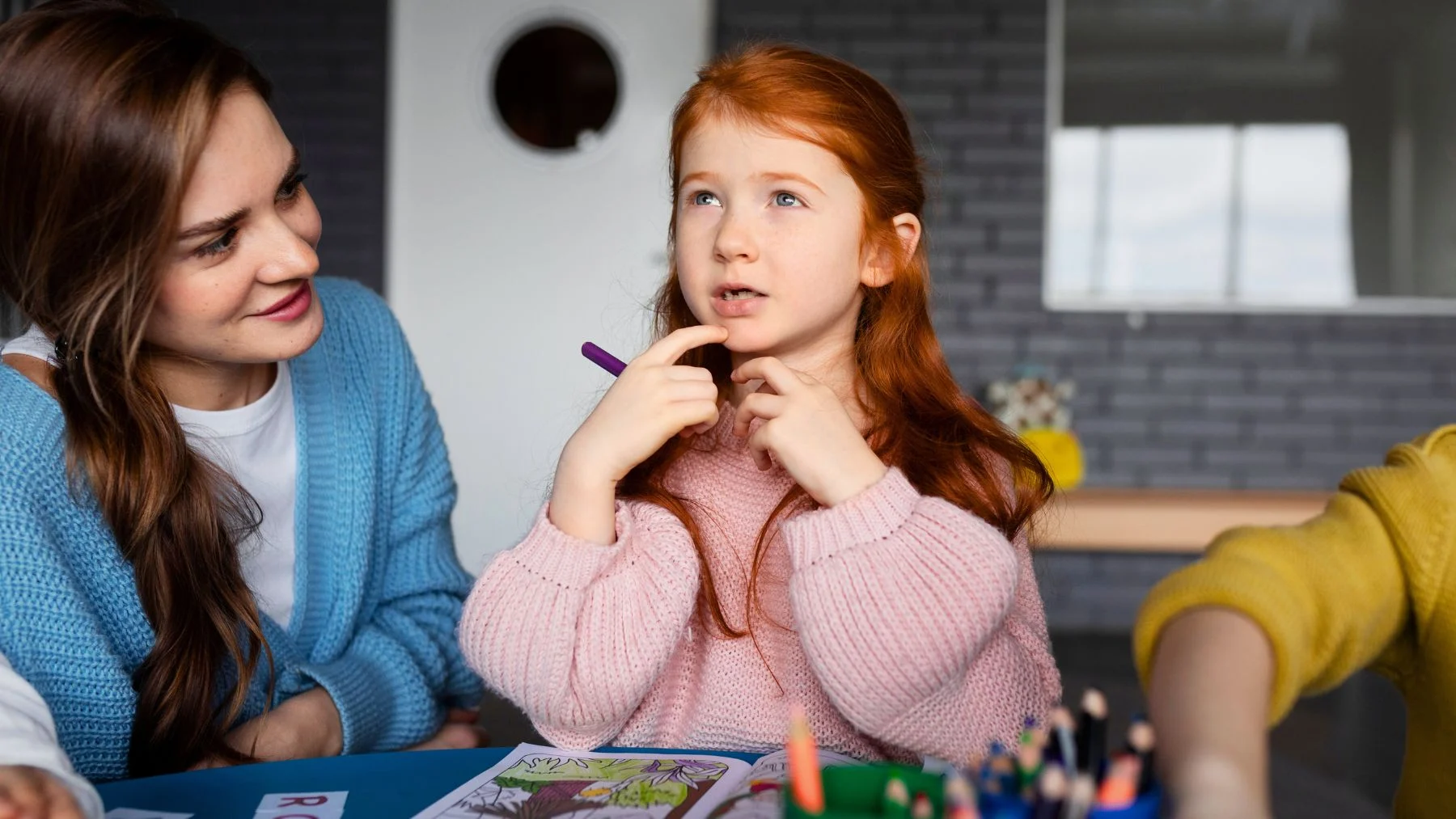 ۱۱ بازی فکری برای تحکیم حافظه مختصر مدت_اسپایدر 12 دختر مو قرمز در حال فکر