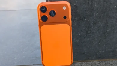 اپل برای از بین بردن مشکل خطوخش آیفون ۱۷ پرو از نمک منفعت گیری میکند_اسپایدر 14 Apple iPhone 17 Pro Cosmic Orange 1.webp