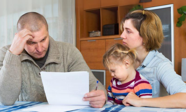 مشکلات مالی والدین میتواند تواناییهای اجتماعی کودکان را تحتتأثیر قرار دهد_اسپایدر 1 People who grew up seeing their parents struggle financially usually develop these traits as adults.webp
