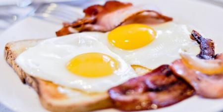 ۴ ویژگی مهم برای یک صبحانه سالم و انرژی‌بخش